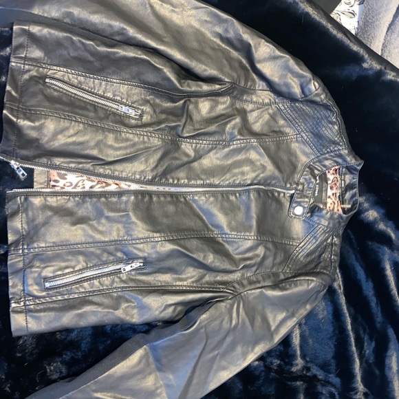 Leather jacket - Picture 2 of 3